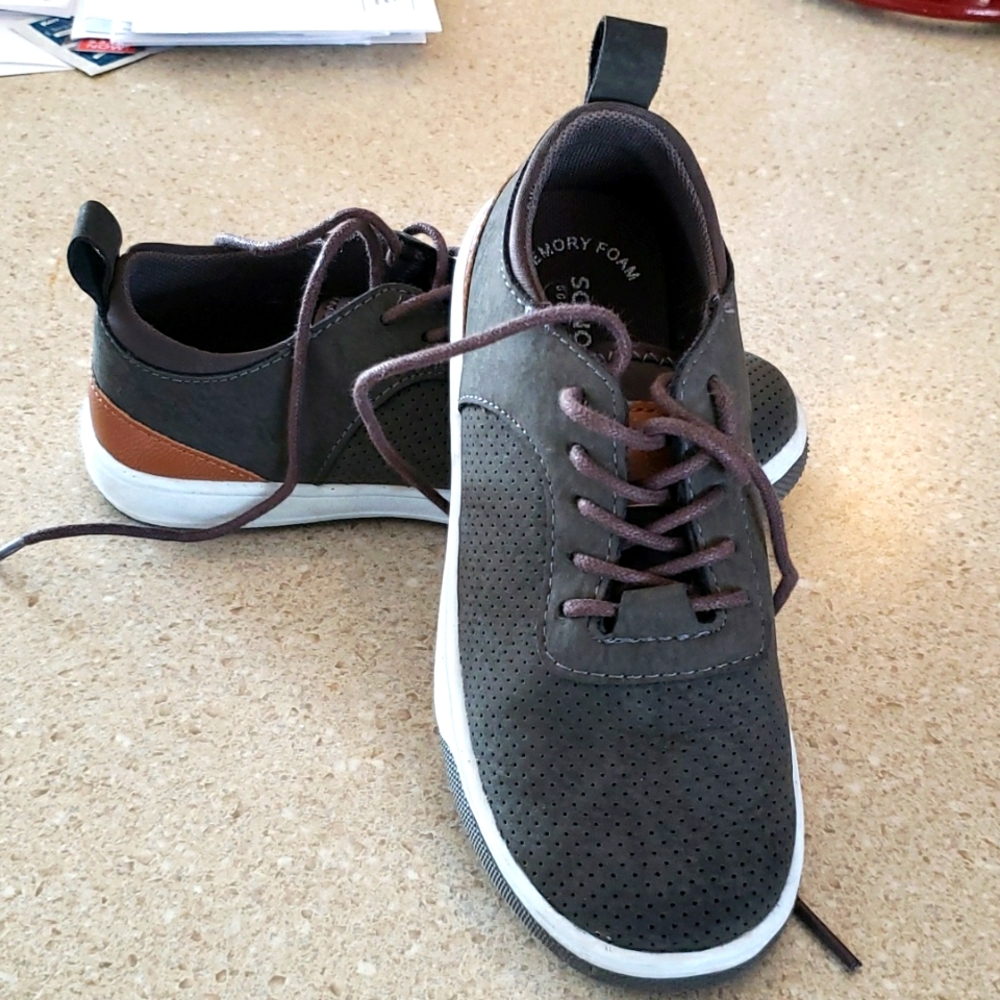 Boys shoes